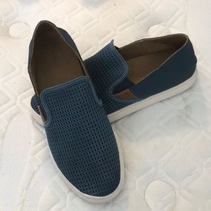 OLUKAI Pehuea slip ons